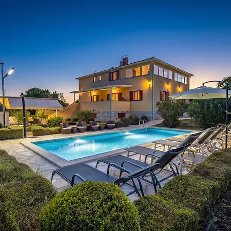 Beautiful Private Near The Sea Villa Šišan