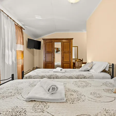 Beautiful Private Near The Sea Villa Šišan