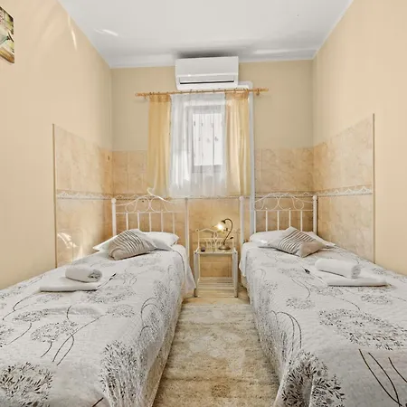 Beautiful Private Near The Sea Villa *