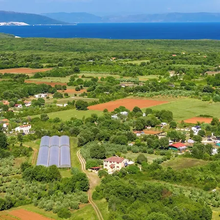 Beautiful Private Near The Sea Šišan