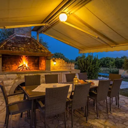 Beautiful Private Near The Sea * Šišan