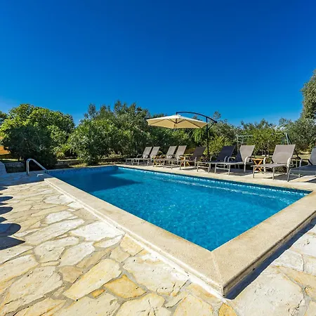 Beautiful Private Near The Sea Šišan