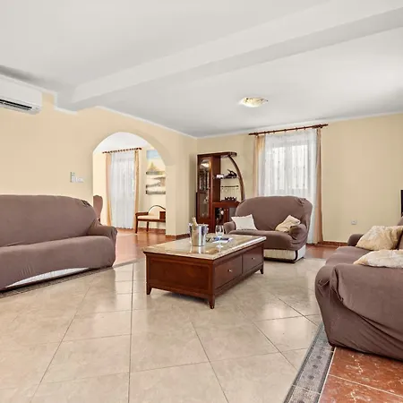 Beautiful Private Near The Sea * Šišan